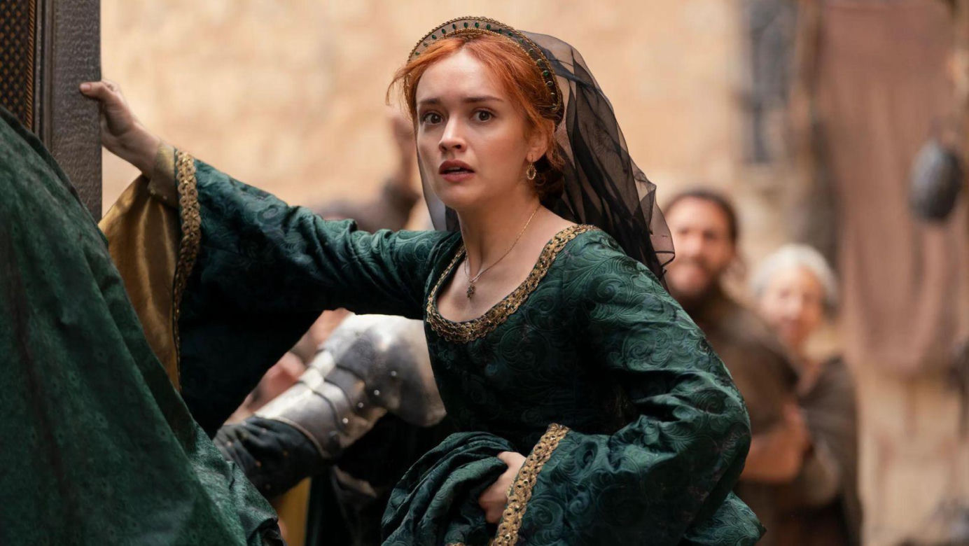 Olivia Cooke jako królowa wdowa Alicent Hightower.