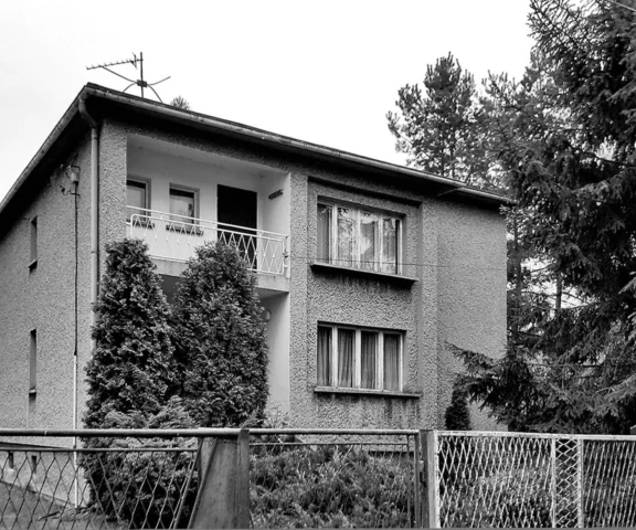 Nowoczesna metamorfoza PRL-owskiej kostki – termomodernizacja i przebudowa