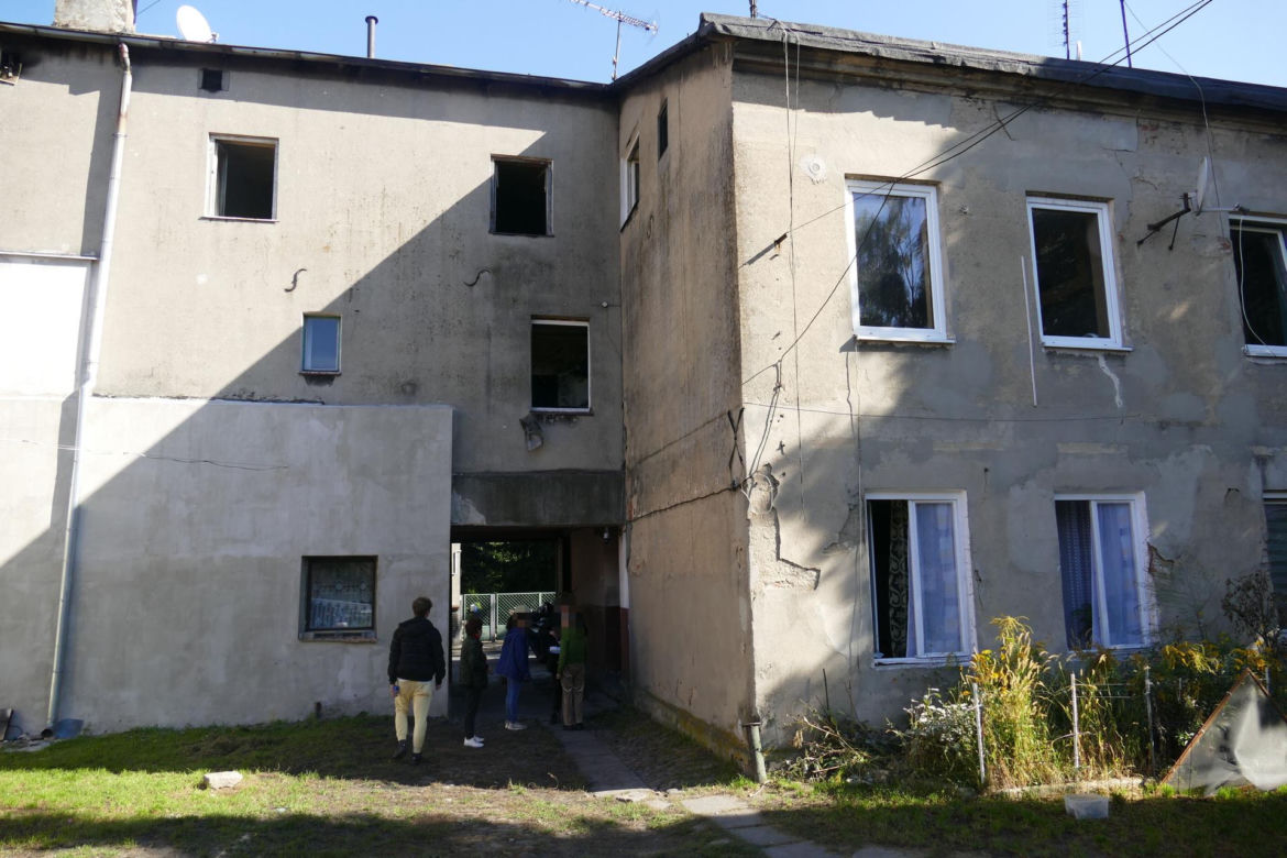 Chciał spalić lokatorów, bo pokłócił się z partnerką. Ogień odciął im drogę ucieczki