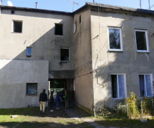 Chciał spalić lokatorów, bo pokłócił się z partnerką. Ogień odciął im drogę ucieczki