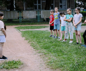 Na Wspólnej, odcinek 3344: Mela (Alicja Warchocka), uczennice szkoły Zimińskiej