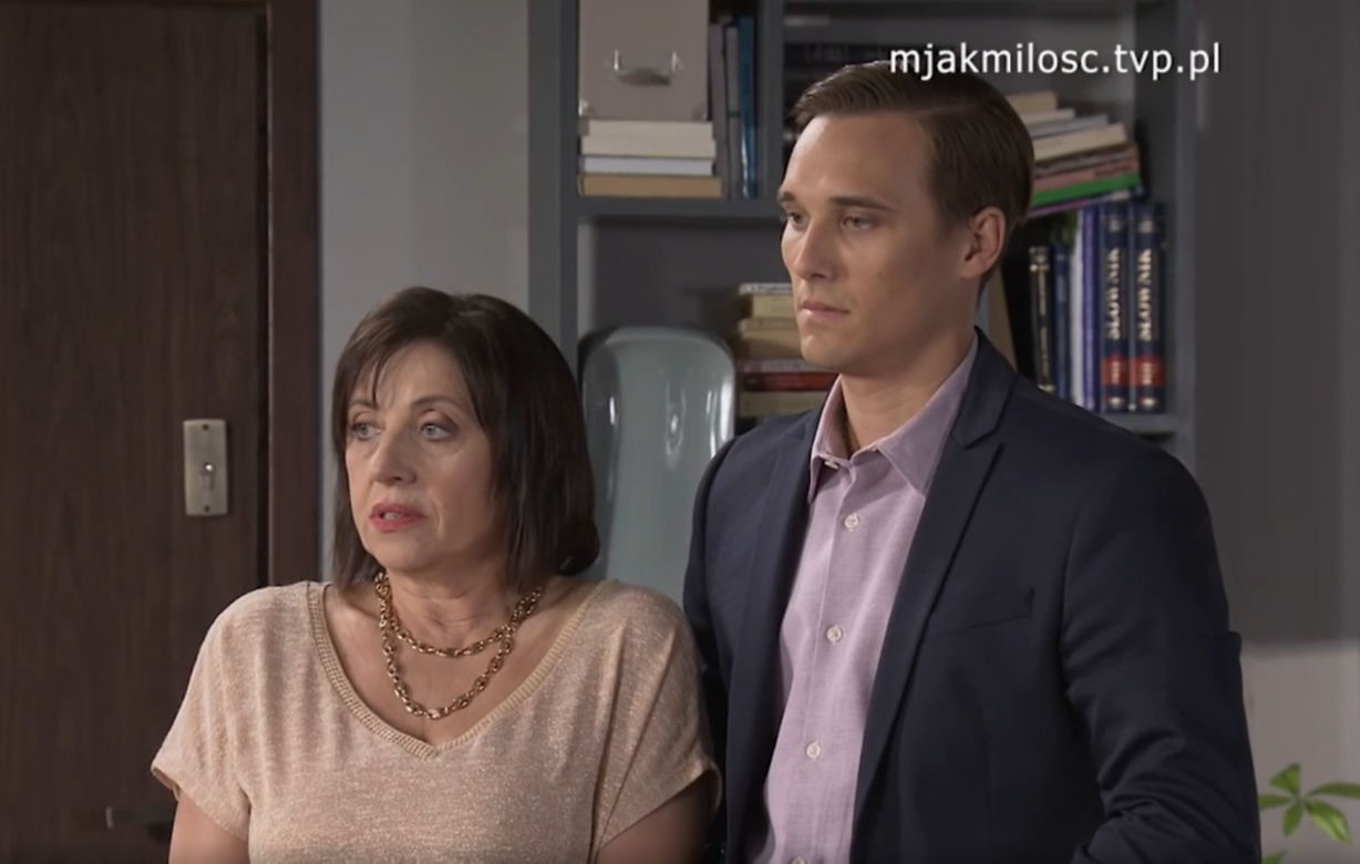 M jak miłość, odcinek 1680: Iwona (Hanna Śleszyńska), Olek (Maurycy Popiel)