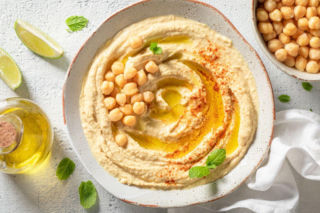 Najlepszą pastę z ciecierzycy robię według tego przepisu. Jest pyszna i w sam raz pikantna 