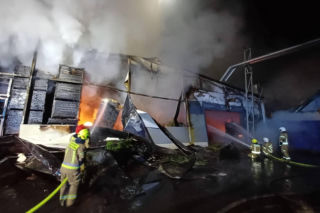 Ogromny pożar tartaku. Strażacy walczyli z żywiołem przez całą noc