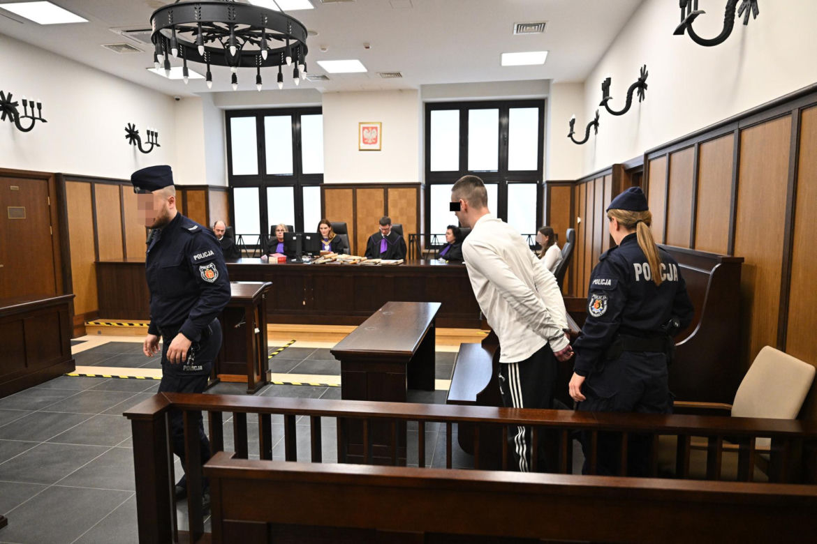 „Nie pamiętam czy dusiłem mamę i atakowałem ją nożem”. Zabił matkę, a potem babcię? Wstrząsające ustalenia