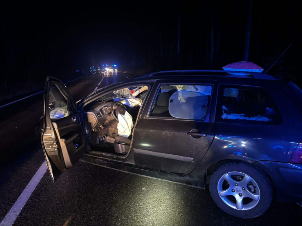 Pilne! Na drodze Starachowice-Lubienia zderzyły się dwa samochody osobowe. Są poszkodowani w tym nastolatka