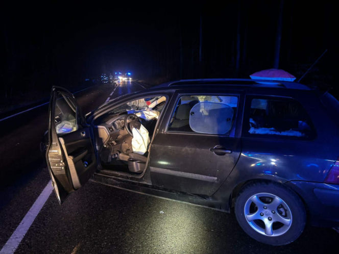 Pilne! Na drodze Starachowice-Lubienia zderzyły się dwa samochody osobowe. Są poszkodowani w tym nastolatka