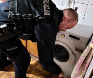 Pan Adam stracił wzrok po śmierci żony. Niespodziewanie zapukali do niego policjanci