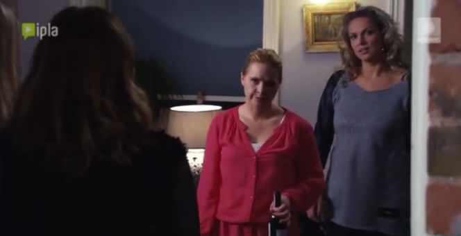 Przyjaciółki 5 sezon odc. 59. Anka (Magdalena Stużyńska), Patrycja (Joanna Liszowska)