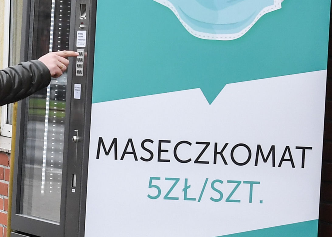 W Toruniu uruchomiono pierwsze maseczkomaty