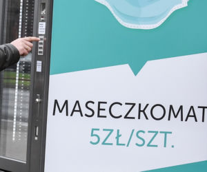 W Toruniu uruchomiono pierwsze maseczkomaty