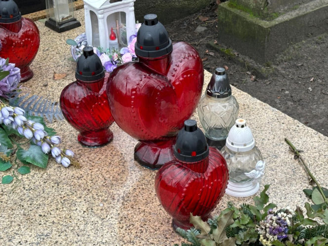 Tak wygląda grób Violetty Villas. Szok, co się na nim znalazło