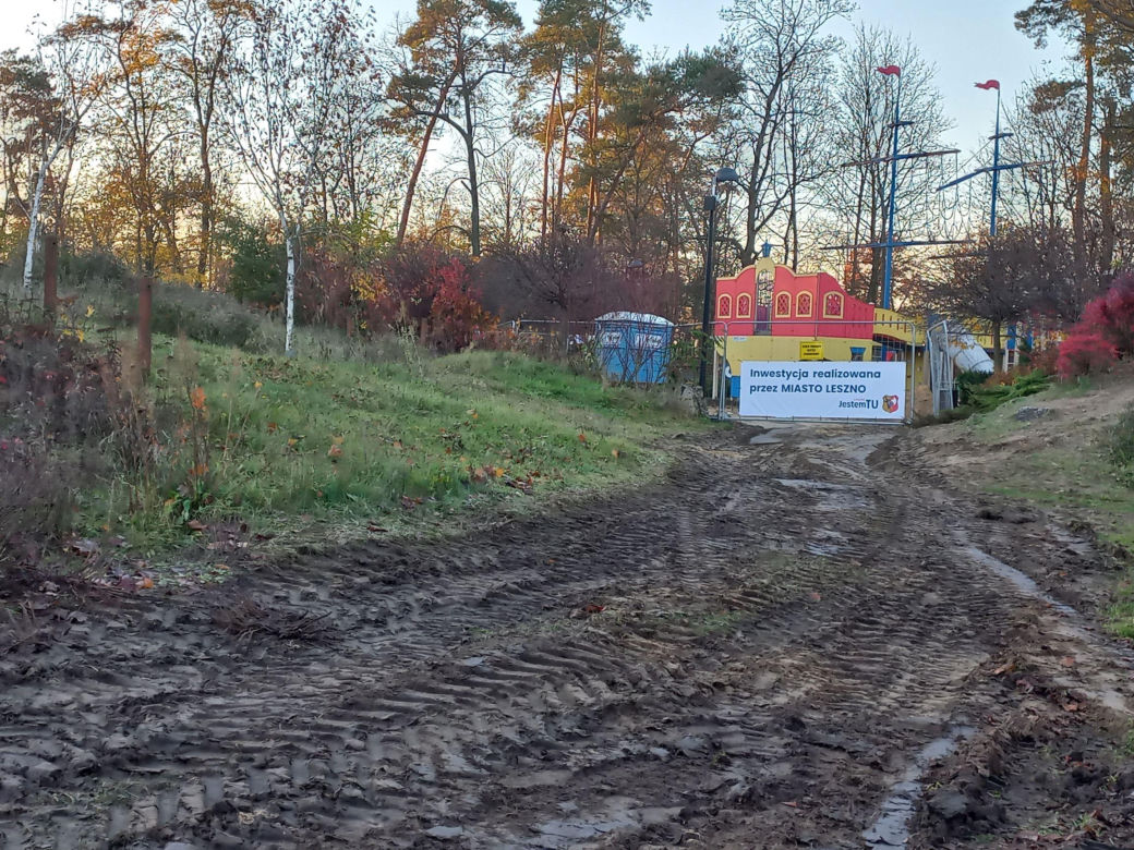 ​Statek dla dzieci w Parku Tysiąclecia w Lesznie odzyska dawny blask. Wymienią stare elementy placu zabaw, dołożą nowe