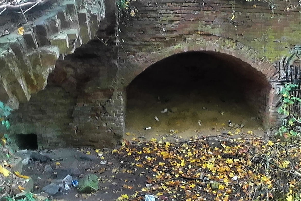 Tajemnicze ruiny na Cmentarzu Centralnym