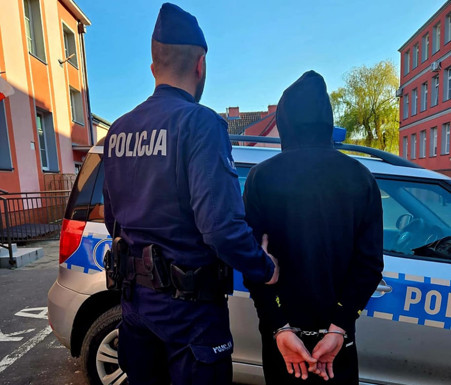 Powiesił psa na smyczy i z całej siły kopał. Szokujące nagranie w sieci!