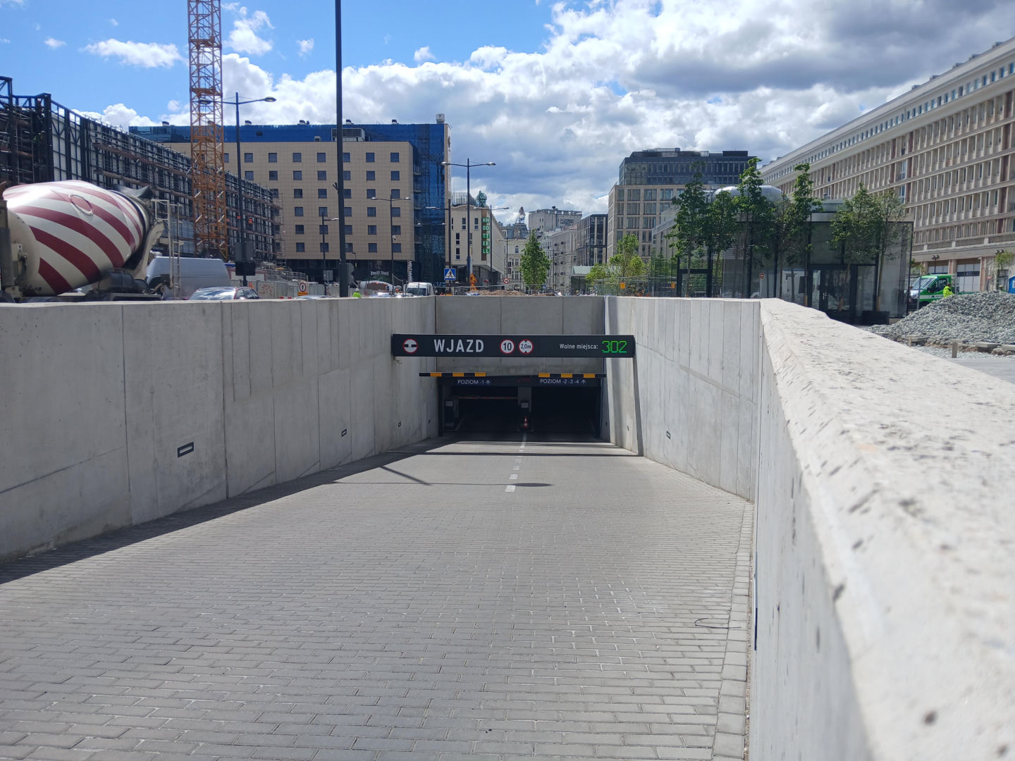 Parking podziemny pod Pl. Powstańców Warszawy