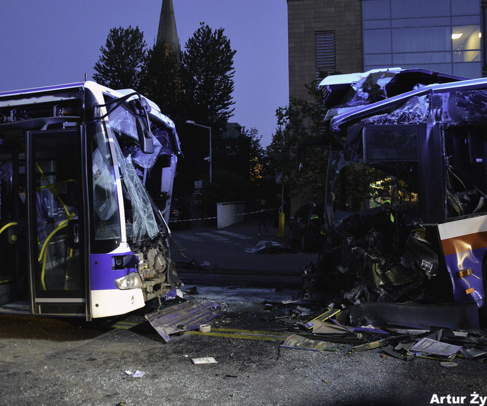 Czołówka dwóch autobusów! Są ranni