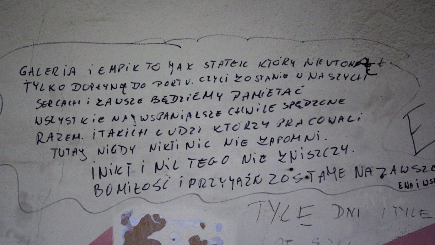 Pożegnalne napisy w Galerii Centrum