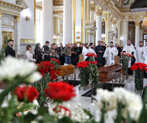 Pogrzeb małej Kiry jej mamy i babci zabitych w Mariupolu
