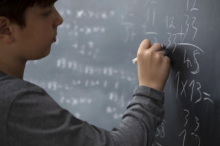 3 × 2 − (−3) + 2. Niby łatwe, a dorośli dają się złapać w pułapkę 