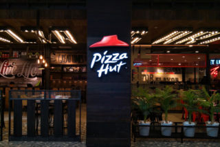 Pizza Hut sprzedana za fortunę. Gigant oddaje legendarną markę 
