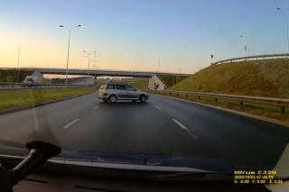 Autem zakręciło i ucierpiał ktoś przypadkowy! WIDEO z wypadku na S8