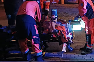 Zjadł flaki i zasztyletował ratownika. Szokujące tłumaczenie w sądzie!