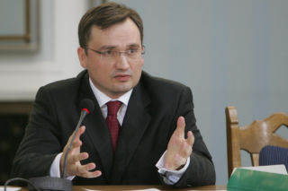 Z Węgier prosto do Ameryki? Ziobro znów na językach 