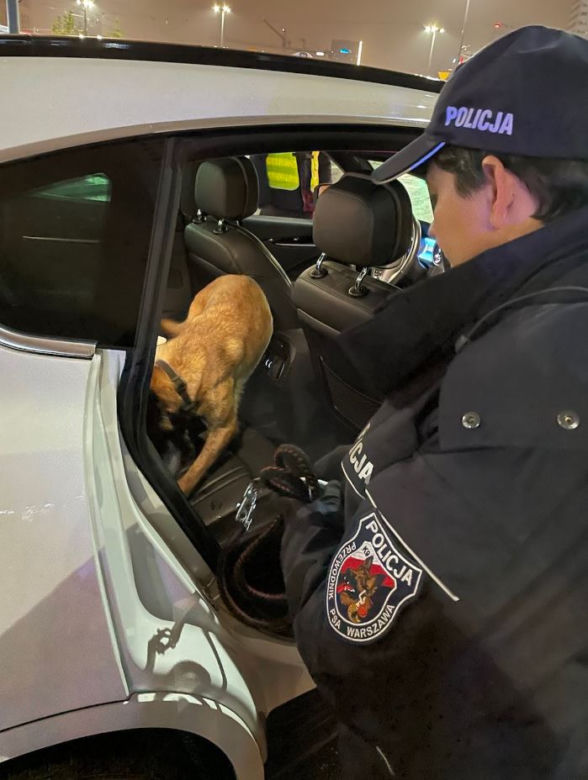 Wielka akcja policji w Warszawie. Sprawdzili kierowców popularnych aplikacji. Aż 12 osób zatrzymanych!