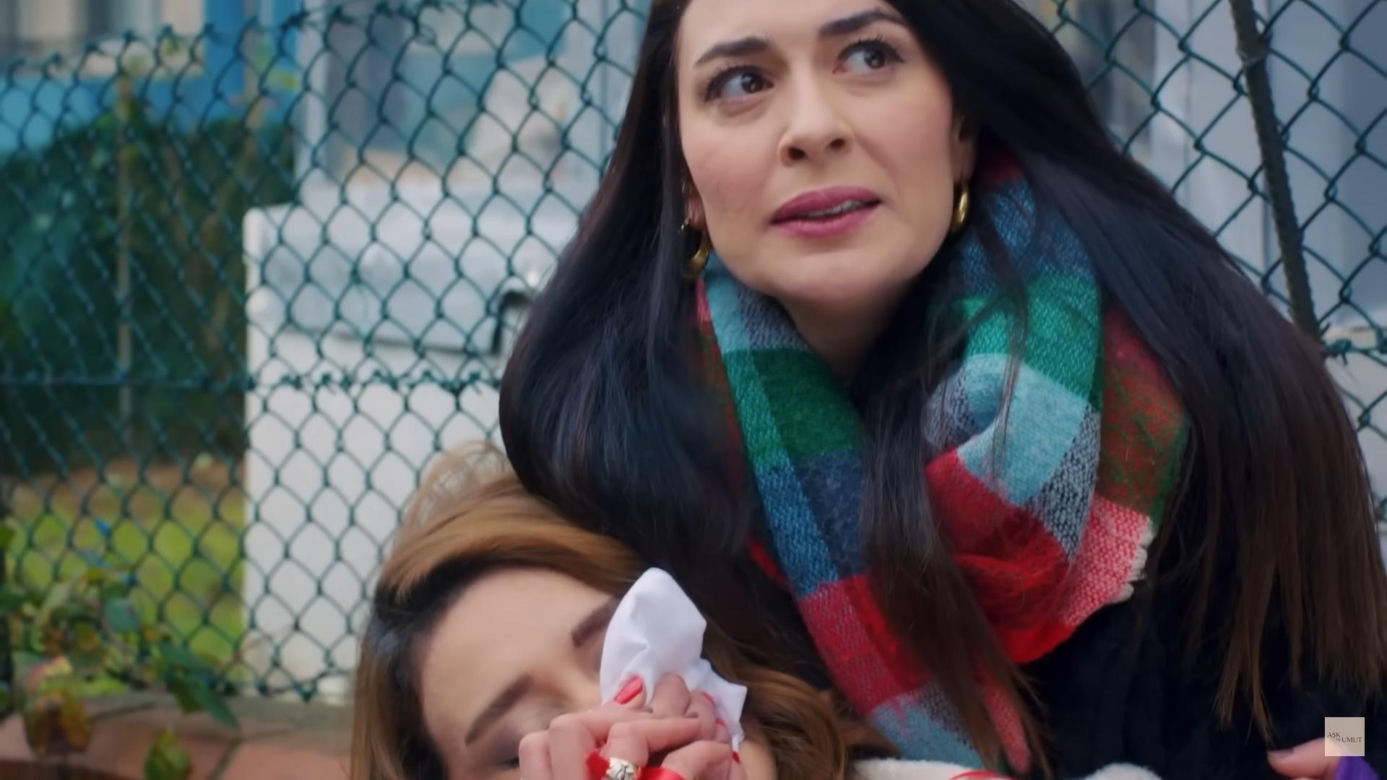 Handan podstępem wywabi Elif z domu