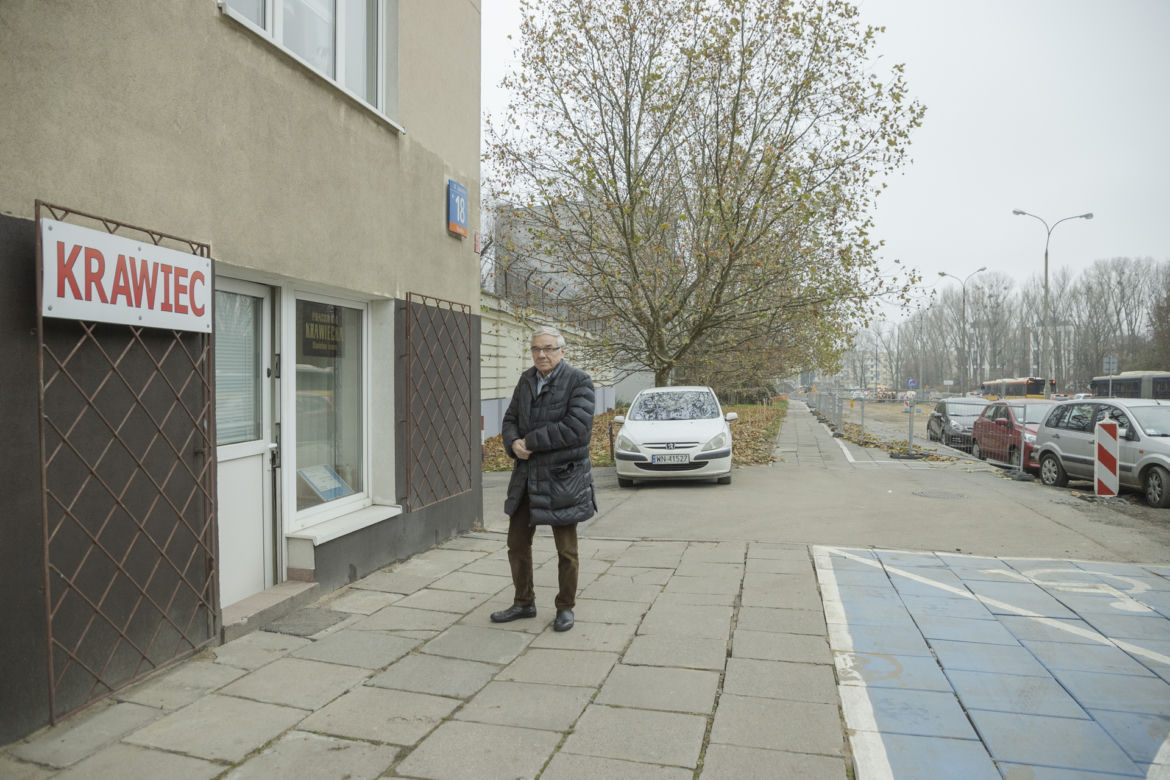 Traci klientów przez rozkopane ulice. Przy zakładzie Stanisława zawieszono znak zakazu parkowania