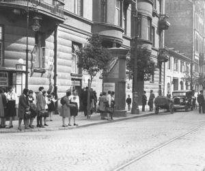Dawny przystanek kolejowy Warszawa Marszałkowska EKD przy ul. Nowogrodzkiej 40 w Warszawie, widok między 1927 a 1930 r.