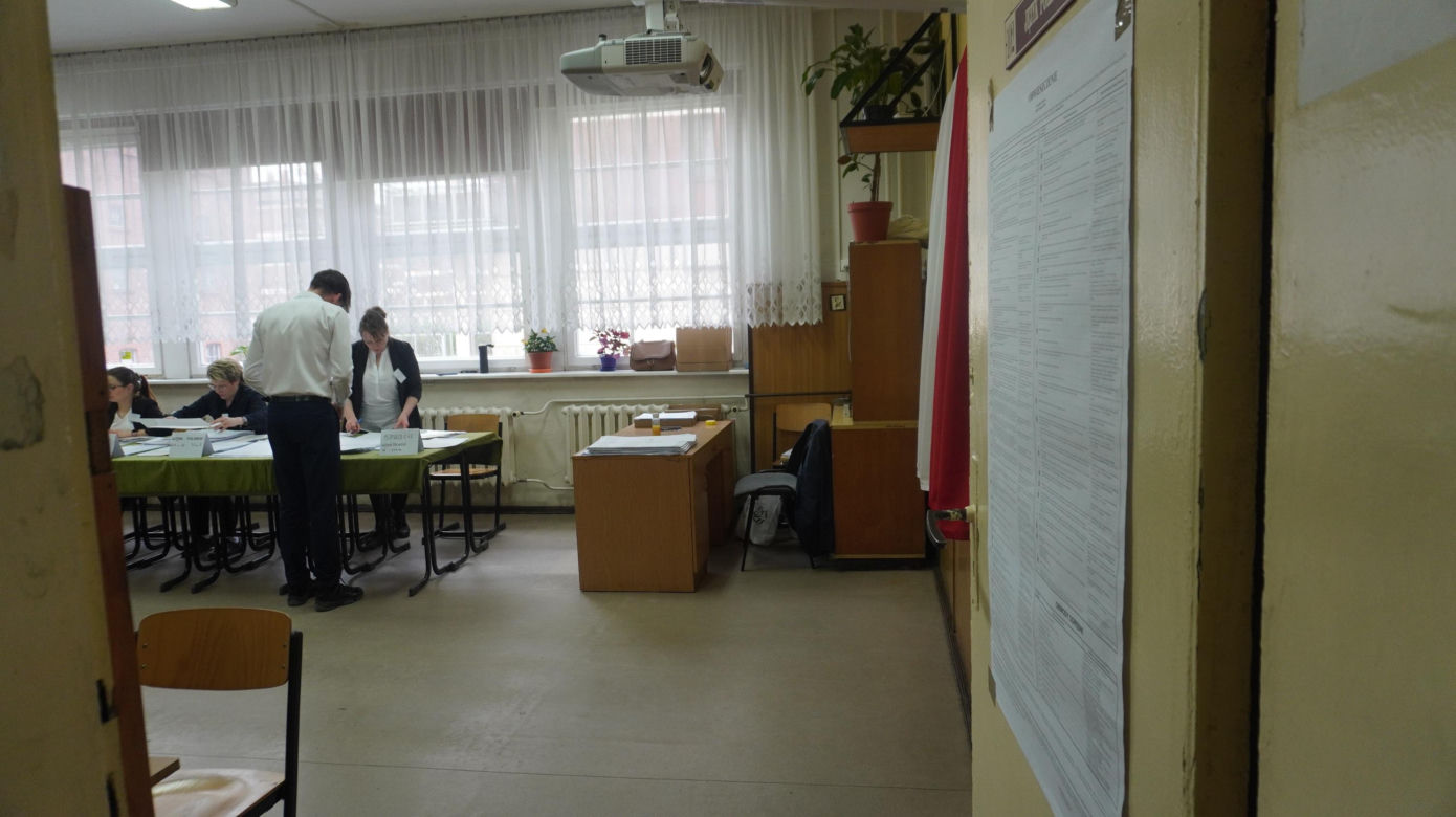 Wybory samorządowe 2024. Olsztynianie ruszyli do urn. Zobacz zdjęcia