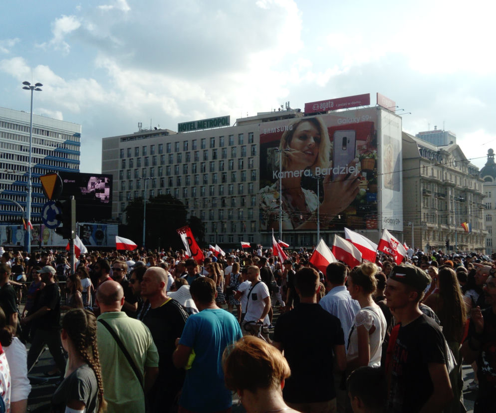 Tłumy warszawiaków na rondzie Dmowskiego