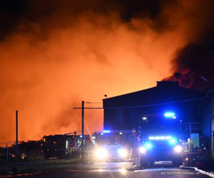 Gigantyczny pożar fabryki drutu w Gliwicach. Strażacy rozpoczęli dogaszanie pogorzeliska