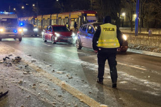 Warszawa: Tramwaje skierowane na objazdy! Zdarzenie z udziałem BMW