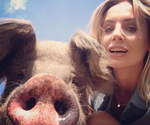 Agnieszka Szulim zrobiła sobie słodkie selfie... ze świnią!