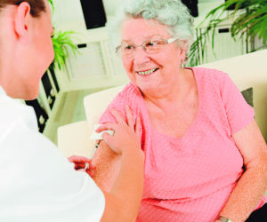 Pneumokoki szczególnie groźne dla seniorów. Ta grupa potrzebuje nowoczesnych szczepionek