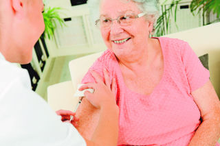 Pneumokoki szczególnie groźne dla seniorów. Ta grupa potrzebuje nowoczesnych szczepionek