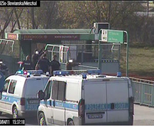 Chcieli OKRAŚĆ kiosk w ciągu dnia! Zapomnieli o jednej rzeczy