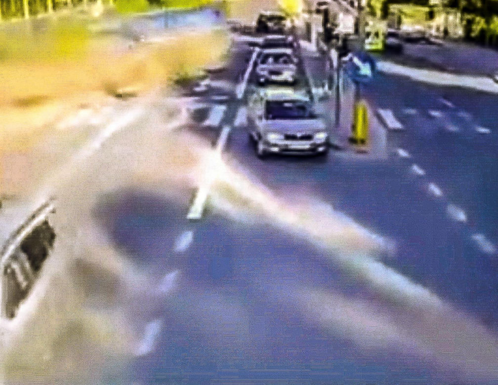 Karambol w Olsztynie. Pijany kierowca staranował autobus