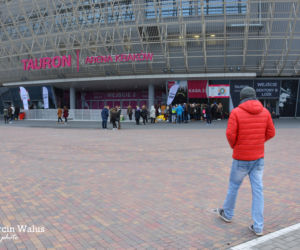 Justin Bieber w Krakowie. Tłumy fanek wyczekiwały gwiazdy przed Tauron Areną [GALERIA]