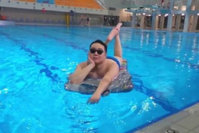 Bilguun Ariunbaatar na basenie