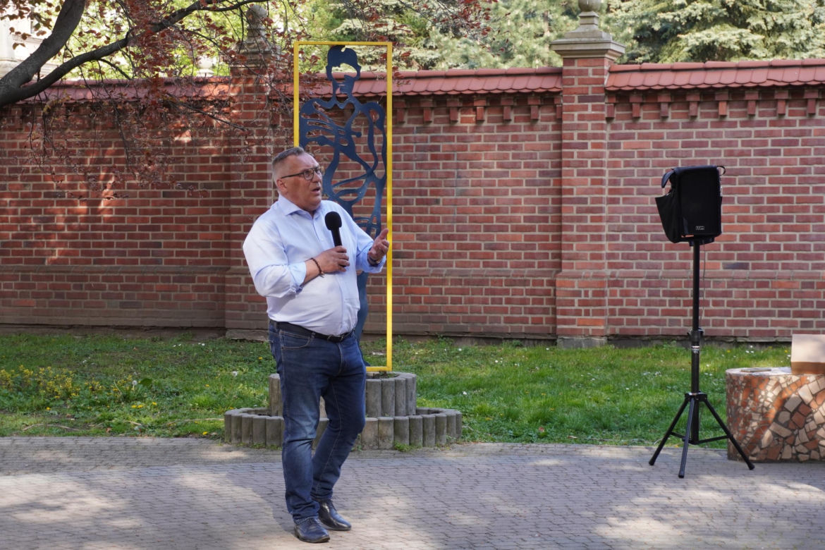 Henryk Łabędź spotkał się z mieszkańcami Tarnowa na skwerze Alicji i Jana Preiss