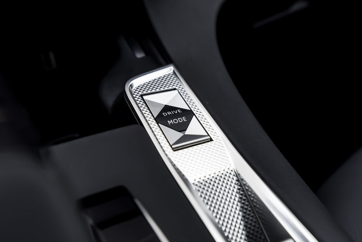 DS 7 Crossback E-Tense 300 4x4 Louvre