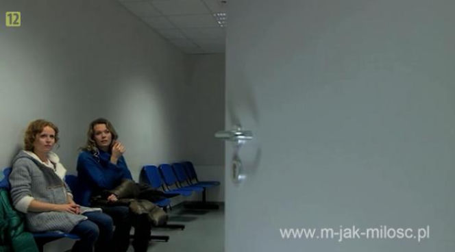 M jak miłość. Ewa (Dominika Kluźniak), Anna (Tamara Arciuch)