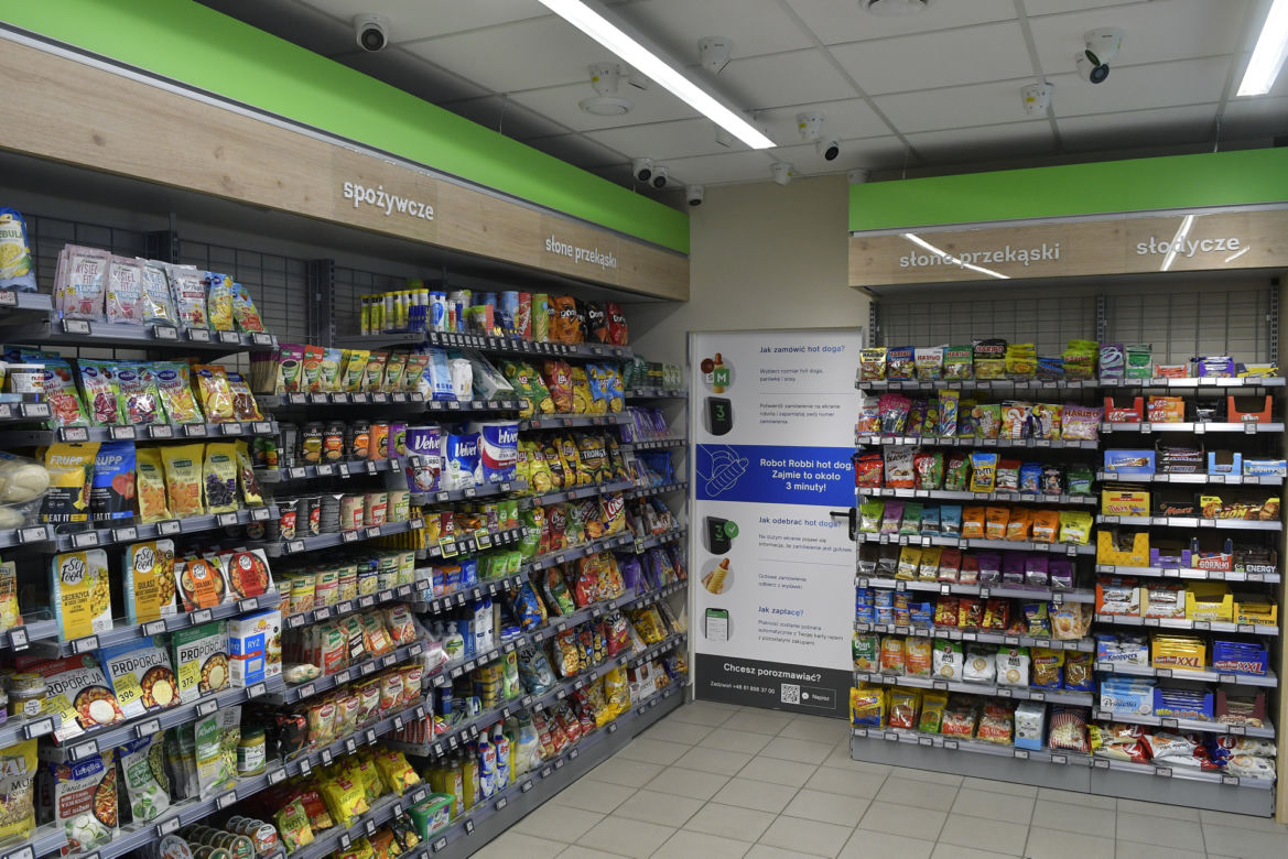  Warszawa miastem robotów. Parzą kawę, przynoszą paczki, dostarczają pizzę i śpiewają Sto lat
