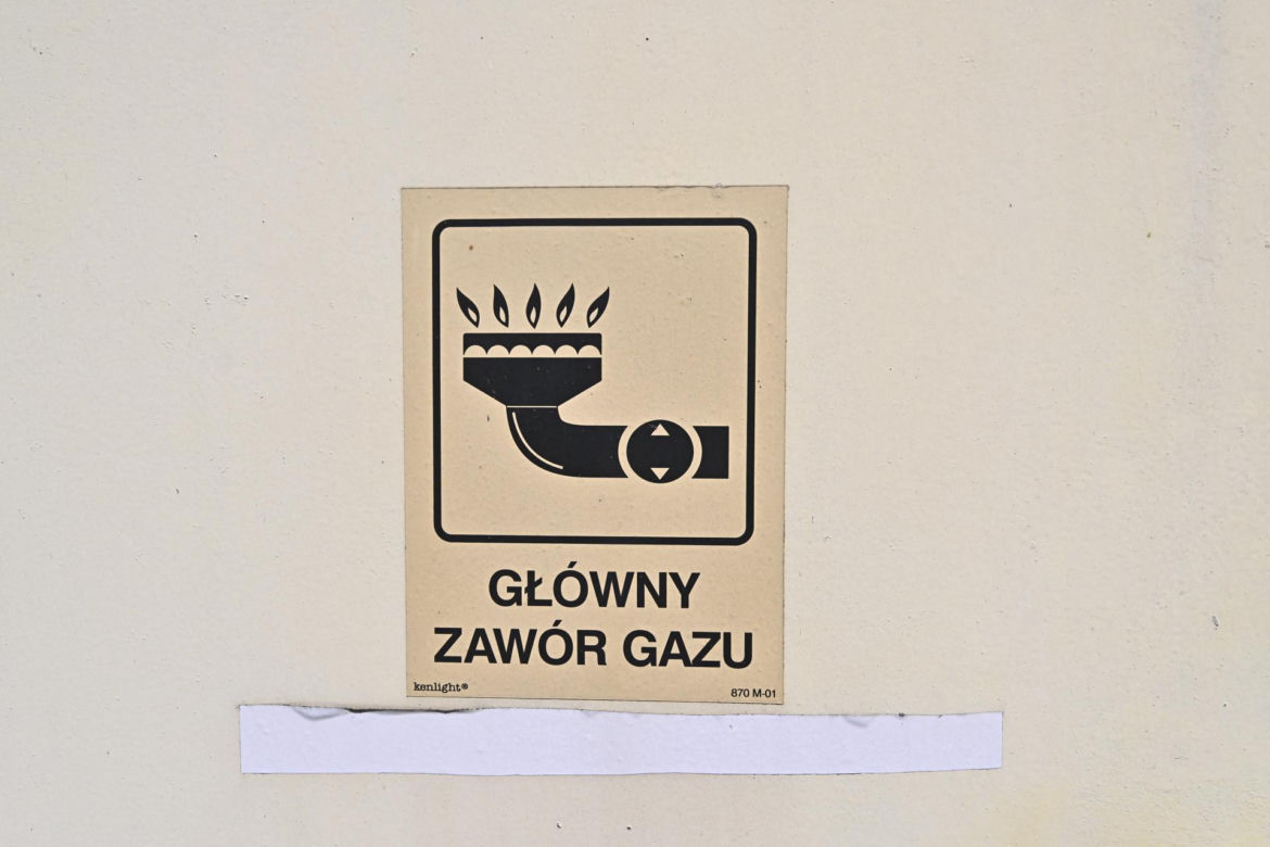 Nie do wiary! Muszą zapłacić 20 tysięcy złotych za ogrzewanie 13-metrowego mieszkania pod Warszawą. „Skąd mam wziąć te pieniądze?”
