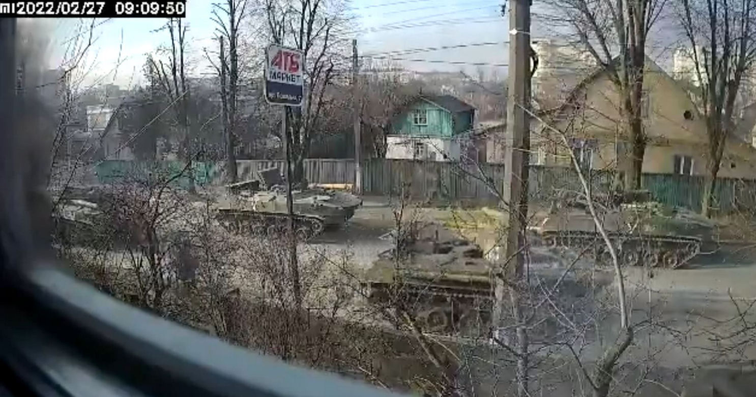 Pocisk uderzył w blok mieszkalny w Buczy pod Kijowem