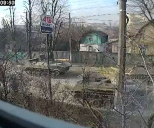 Pocisk uderzył w blok mieszkalny w Buczy pod Kijowem
